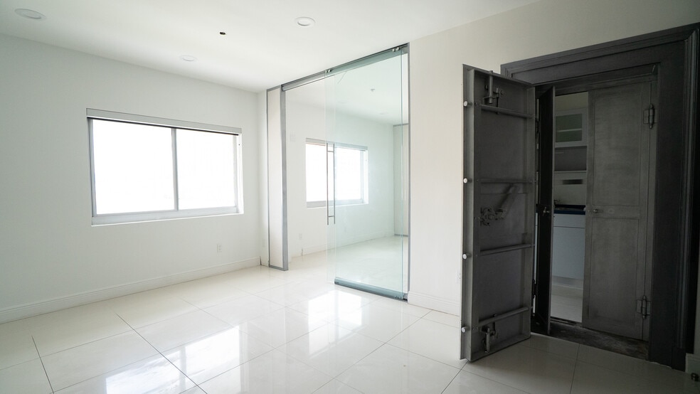 More Photos Of 2534 N Miami Ave, Miami Office For Sale