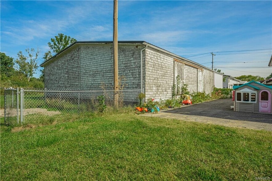 More Photos Of 6115 1st St, Newfane Office For Sale