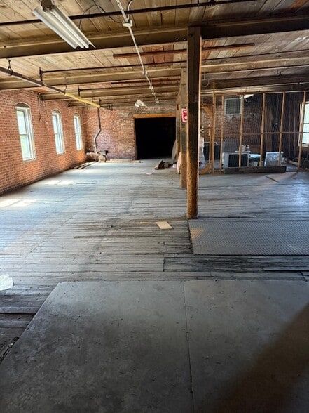 More Photos Of 5-40 Glen Rd, Manchester Warehouse For Lease