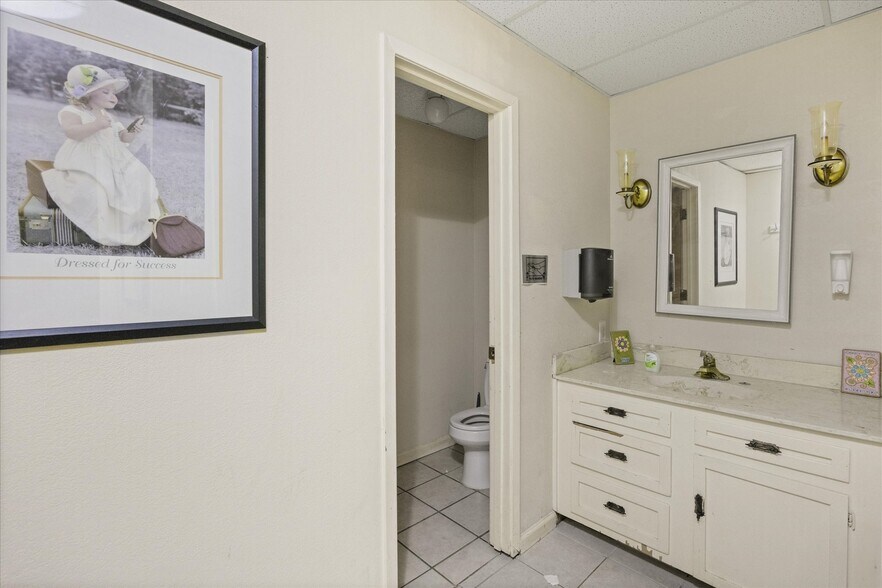 More Photos Of 6605 Dan Danciger Rd, Fort Worth Office For Sale