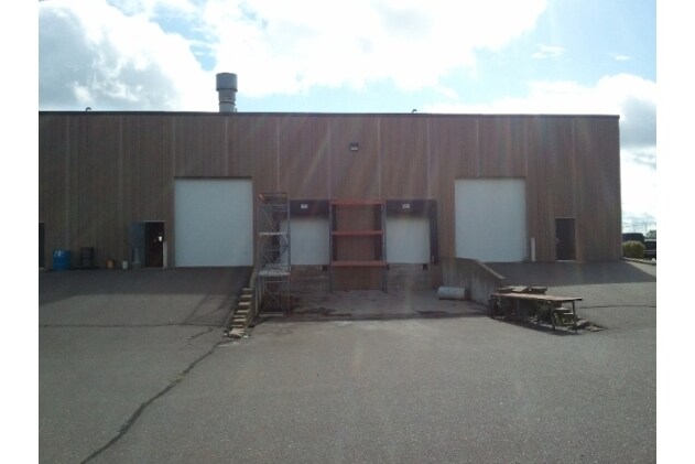 More Photos Of 855 Cleveland St S, Cambridge Light Manufacturing For Lease