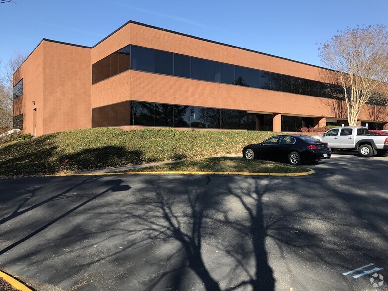 More Photos Of 620 Moorefield Park Dr, Richmond Office For Lease