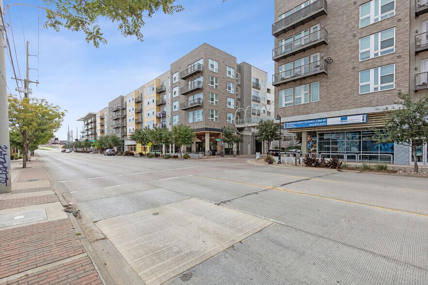 More Photos Of 340 Singleton Blvd, Dallas Restaurant For Lease