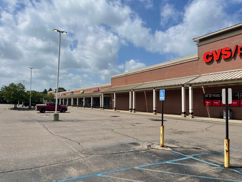 More Photos Of 1537-1585 N Wixom Rd, Wixom General Retail For Lease