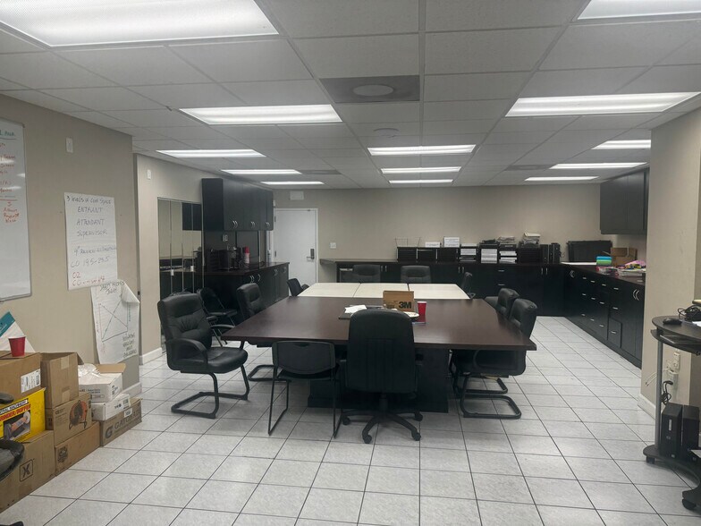 More Photos Of 204 5th St, Orlando Warehouse For Sale