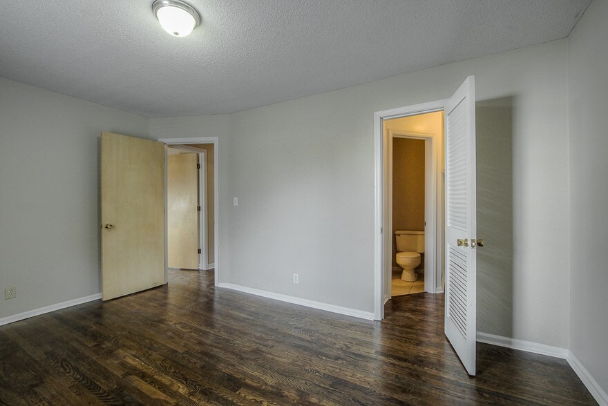 More Photos Of 7504 Wyoming St, Kansas City Apartments For Sale