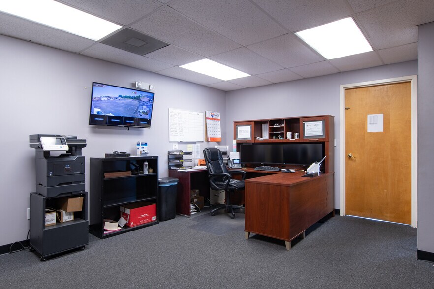 More Photos Of 269 Lakewood Dr, Greenville Warehouse For Lease