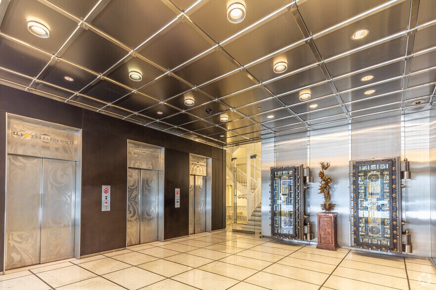 More Photos Of 319 SW Washington St, Portland Office For Sale