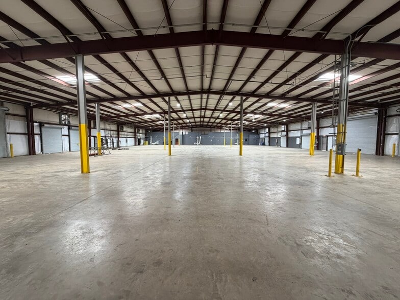 More Photos Of 214 Industrial Park Dr, Soddy-Daisy Manufacturing For Lease