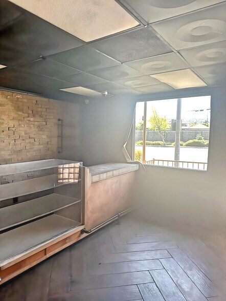 More Photos Of 5277 W Jefferson Blvd, Los Angeles General Retail For Sale