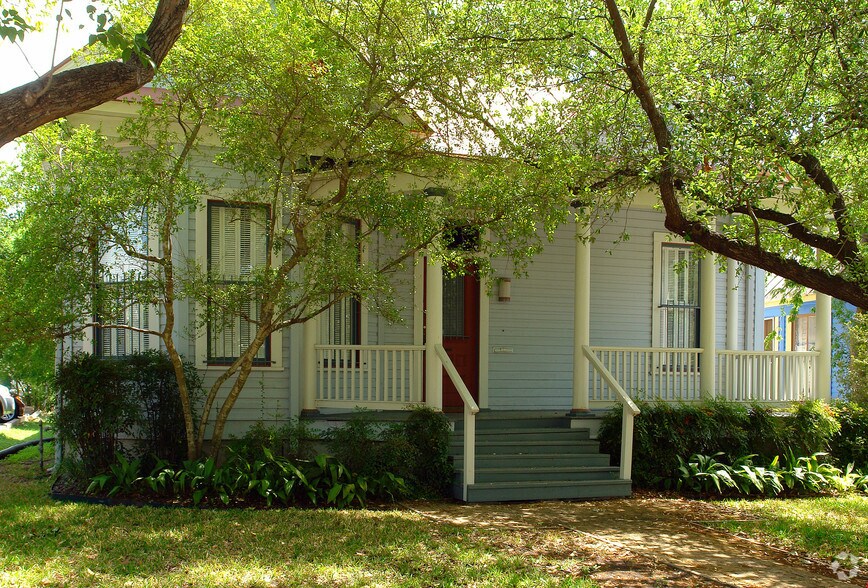 More Photos Of 122 Lewis St, San Antonio Office For Sale