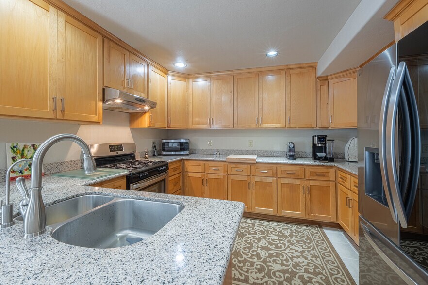 More Photos Of 6 S Wood St, Salinas Hotel For Sale