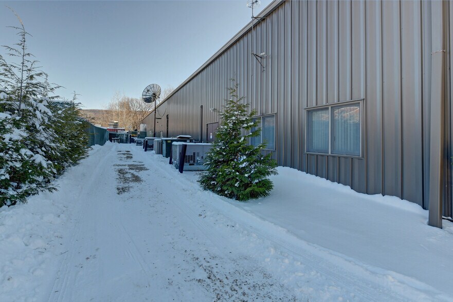 More Photos Of 4 Federico Dr, Pittsfield Office For Sale