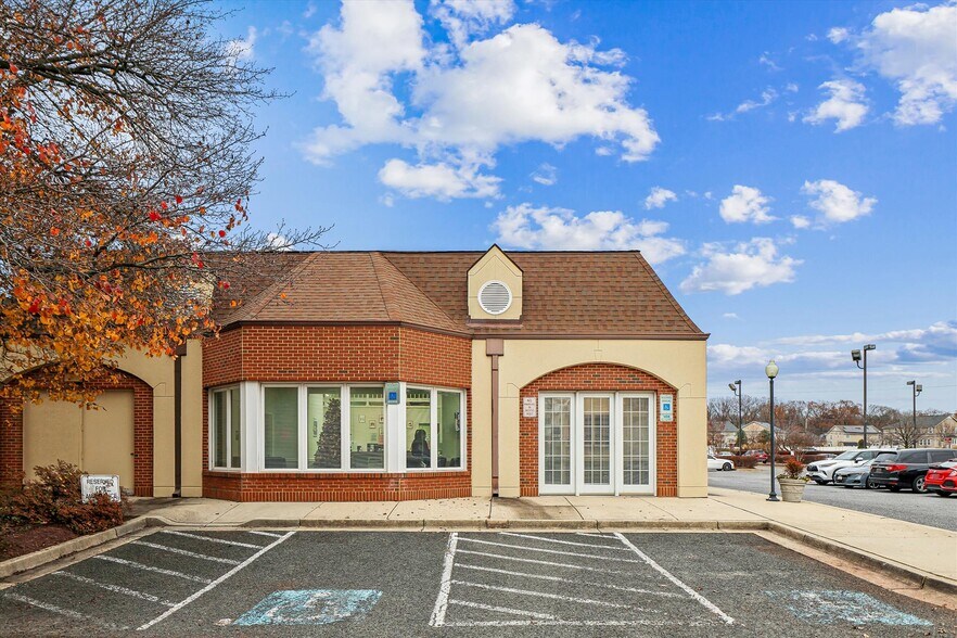 Primary Photo Of 12090-12114 Old Line Ctr, Waldorf General Retail For Sale