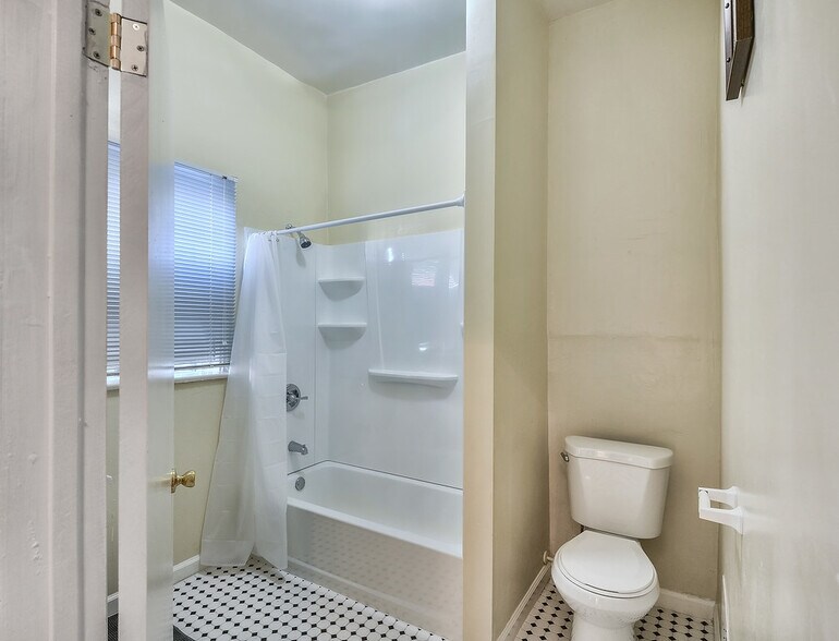 More Photos Of 721-729 S Alvarado St, Los Angeles Apartments For Lease