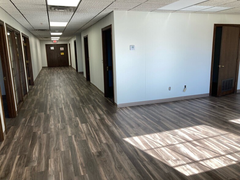 More Photos Of 803 SE 83rd St, Oklahoma City Manufacturing For Lease