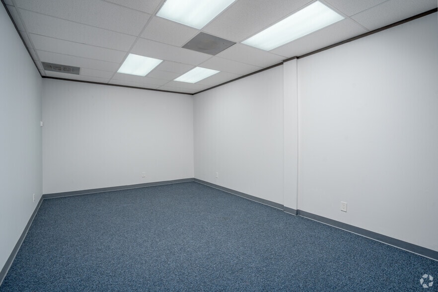 More Photos Of 10435 Greenbough Dr, Stafford Office For Lease