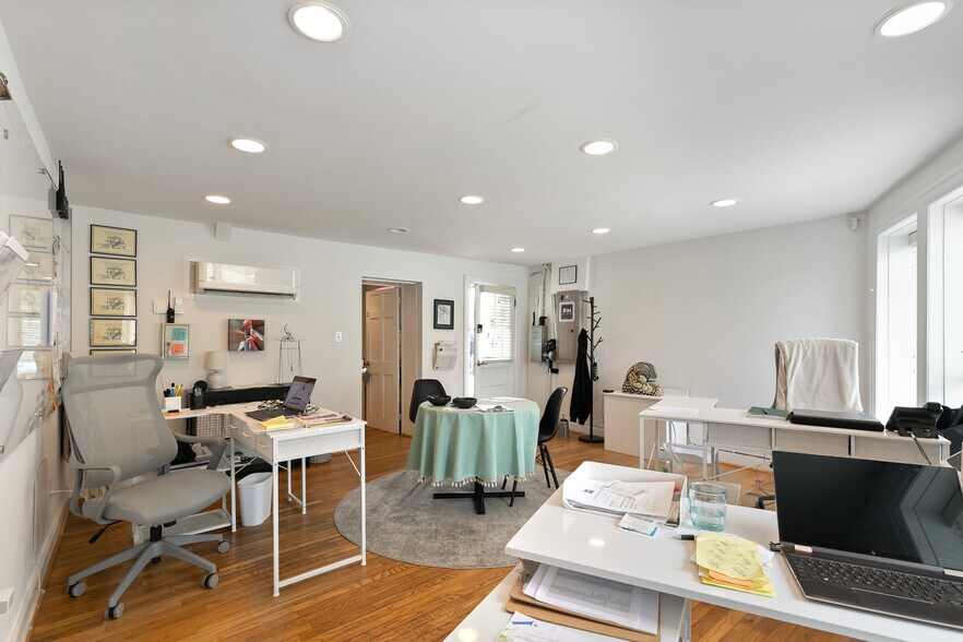 More Photos Of 1726 Altamont Ave, Richmond Warehouse For Lease