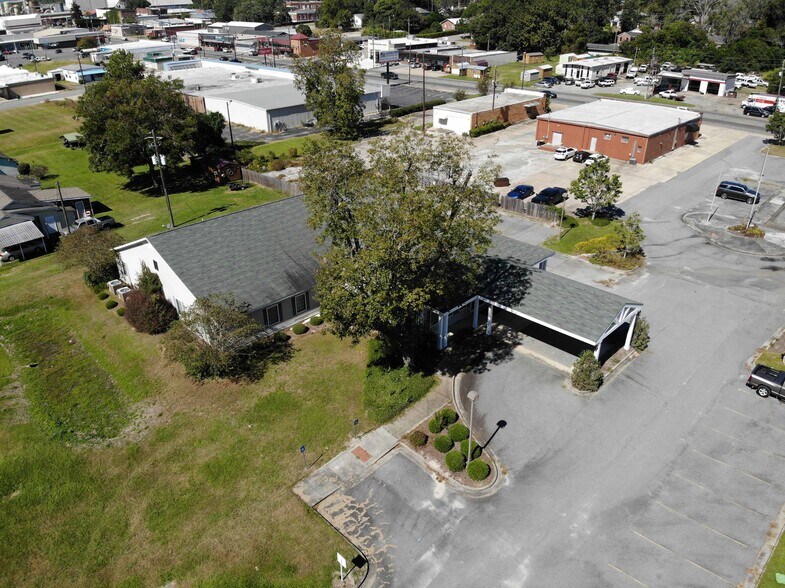 More Photos Of 354 E Washington Ave, Ashburn Healthcare For Sale