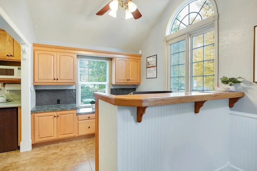 More Photos Of 1230 Fairview Ave SE, Salem Office For Sale