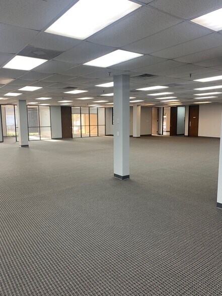 More Photos Of 2055 Silber Rd, Houston Unknown For Lease