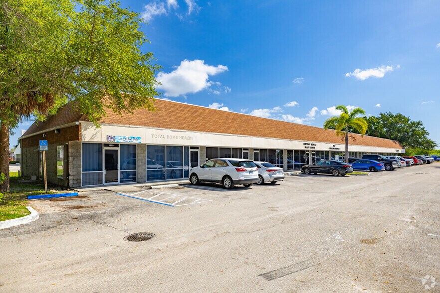 More Photos Of 1402-1472 Old Dixie Hwy, Vero Beach Storefront Retail Office For Lease