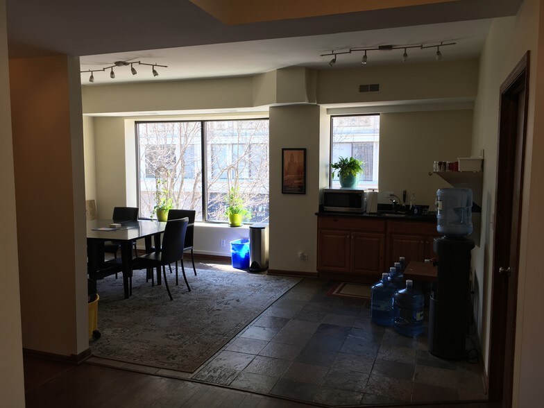More Photos Of 134-138 N Marion St, Oak Park Storefront Retail Office For Lease