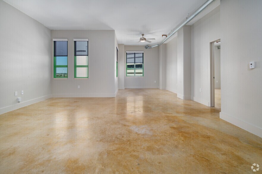 More Photos Of 100 N Santa Rosa St, San Antonio Apartments For Lease