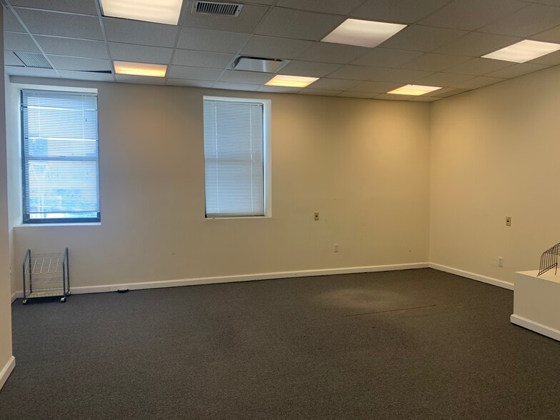 More Photos Of 1708 Boone Ave, Bronx Warehouse For Lease