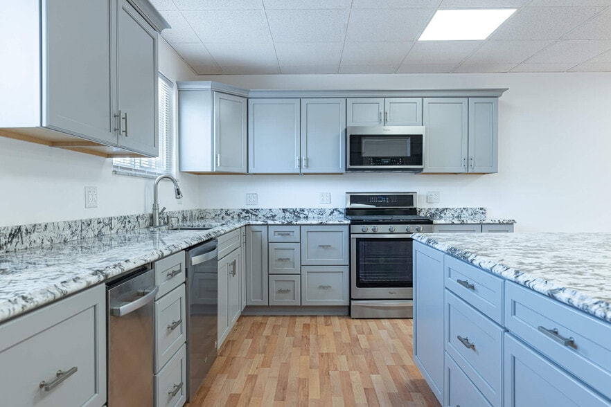 More Photos Of 2382 S Dixie Hwy, Dayton Storefront Retail Office For Sale