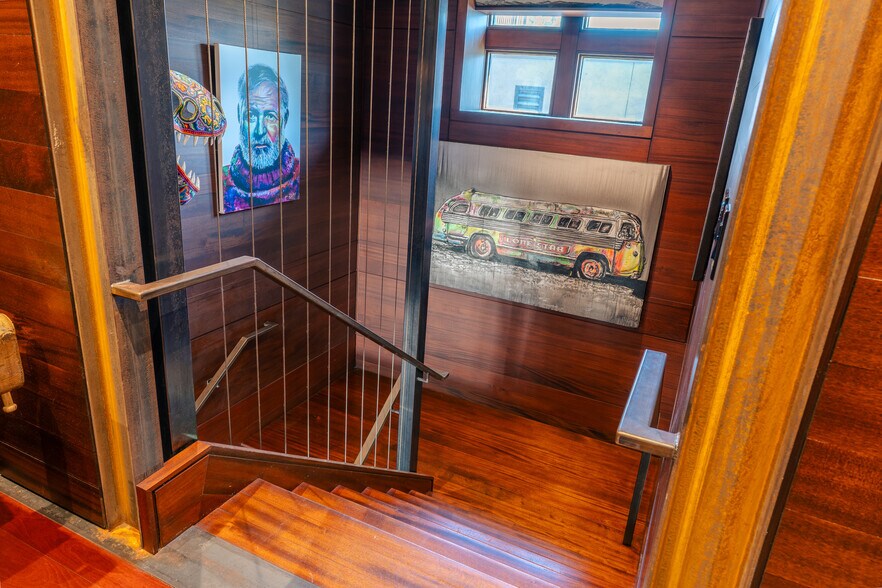 More Photos Of 733 E 12th 1/2 St, Houston Office For Sale