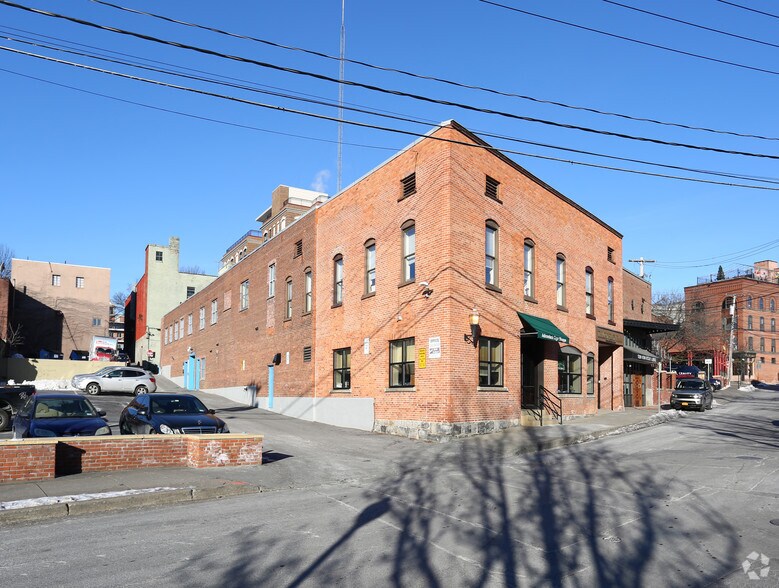 Primary Photo Of 63 Putnam St, Saratoga Springs Coworking Space