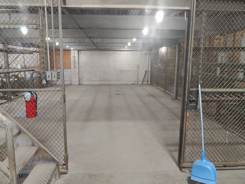 More Photos Of 100 E Saint Louis Ave, East Alton Light Distribution For Lease