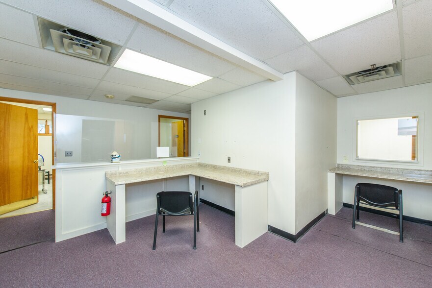 More Photos Of 125 Newton Sparta Rd, Newton Office For Lease