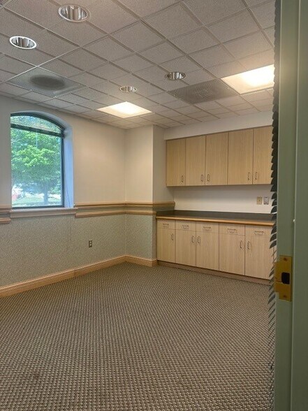 More Photos Of 501 S Stepney Rd, Aberdeen Bank For Sale