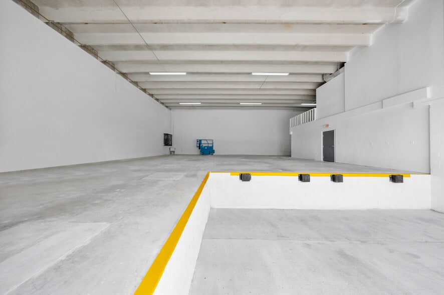 More Photos Of 8009 NW 29th St, Doral Warehouse For Sale