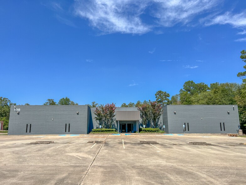 More Photos Of 108 Commercial Cir, Conroe Office Residential For Lease