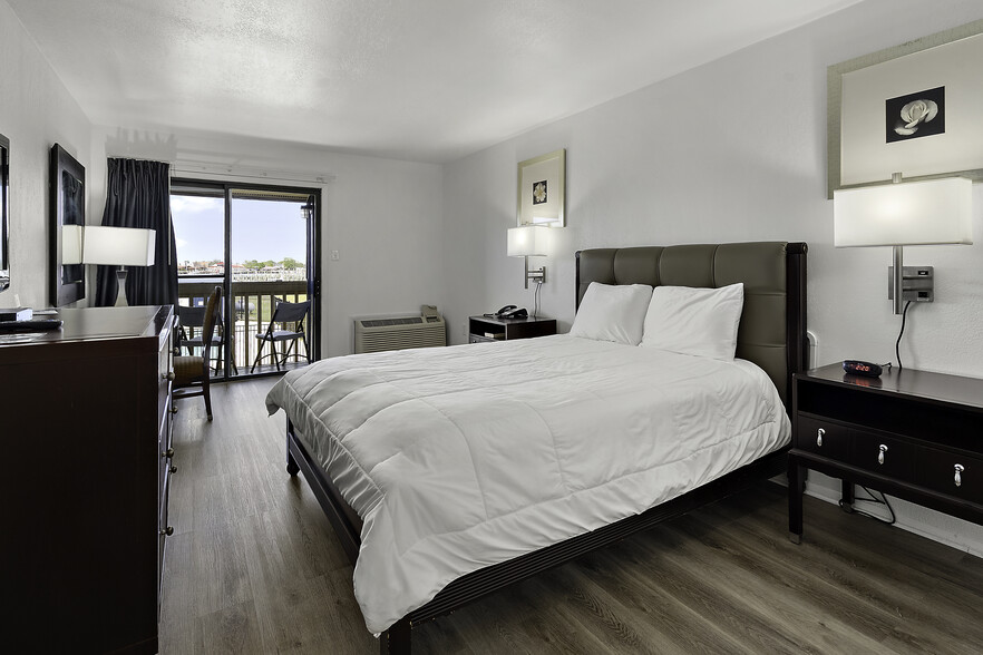 More Photos Of 700 Norris Harbor Dr, Crisfield Hotel For Sale