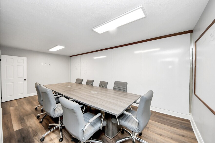 More Photos Of 2001 John St, Pasadena Office For Sale