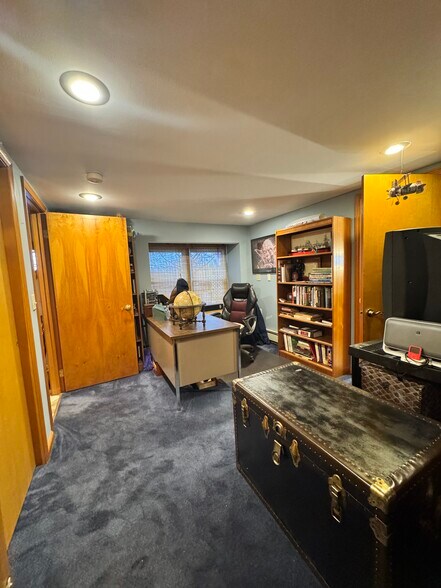 More Photos Of 44 Pittstown Rd, Clinton Township Office Residential For Sale