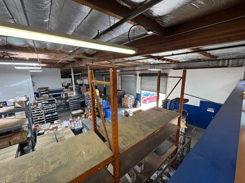 More Photos Of 17-25 Tiburon St, San Rafael Service For Lease