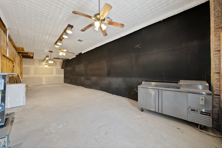 More Photos Of 204 W Mccart St, Krum Storefront Retail Office For Sale