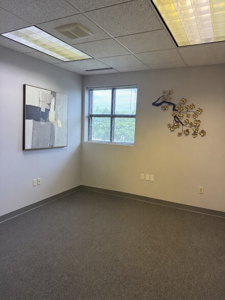 More Photos Of 10035 Sliding Hill Rd, Ashland Office For Lease