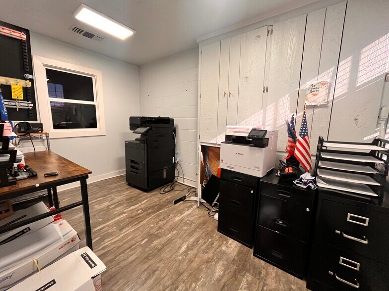 More Photos Of 4921 Ross Ave, Dallas Auto Dealership For Lease