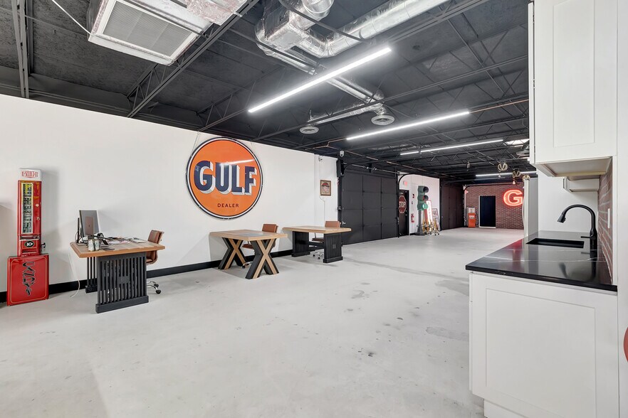 More Photos Of 705 Bond Way, Delray Beach Showroom For Sale