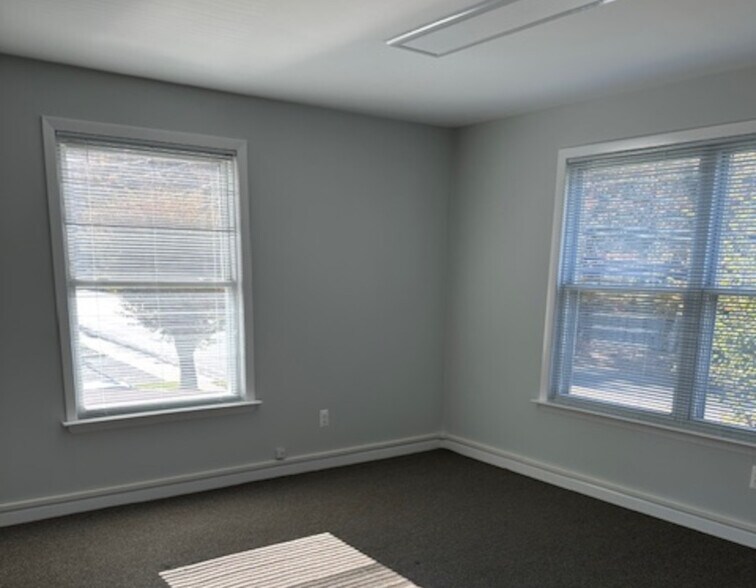 More Photos Of 456 W Jericho Tpke, Huntington Loft Creative Space For Lease
