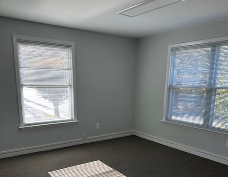 More Photos Of 456 W Jericho Tpke, Huntington Loft Creative Space For Lease