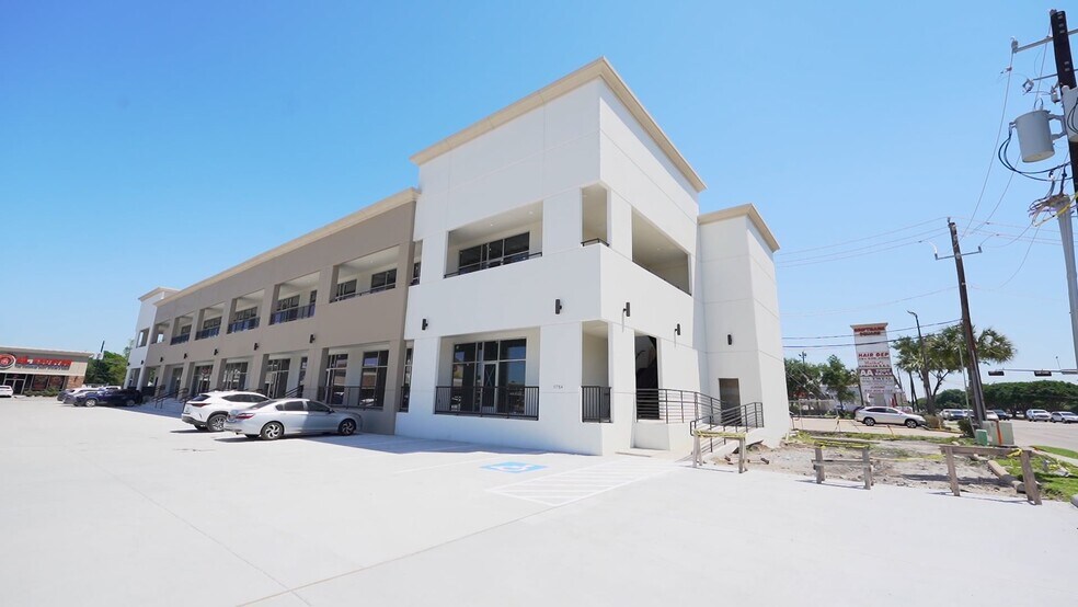 More Photos Of 11754 Bellaire Blvd, Houston Storefront Retail Office For Lease