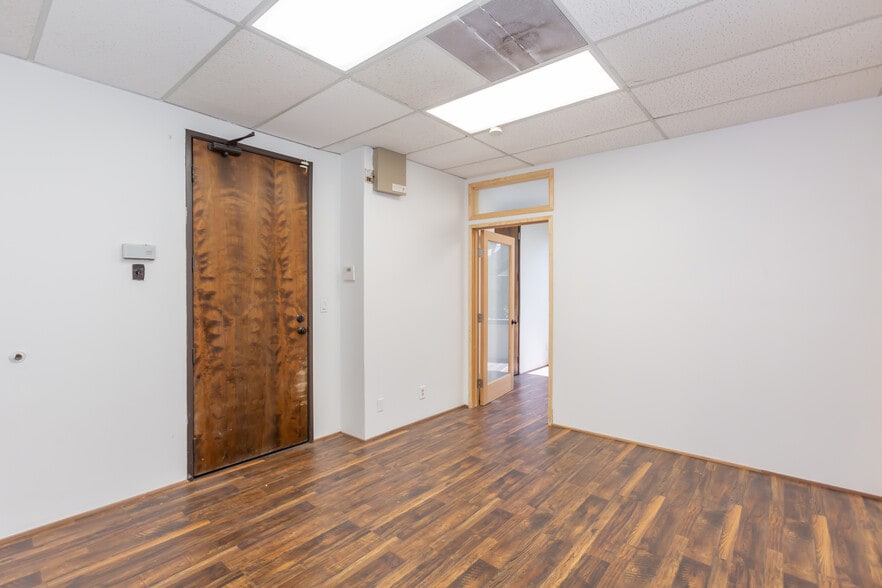More Photos Of 23030 Lyons Ave, Santa Clarita Medical For Lease