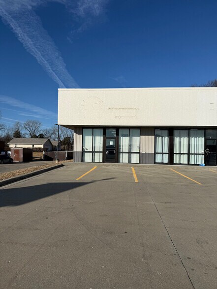 More Photos Of 1103 S 16th St, Clarinda General Retail For Lease